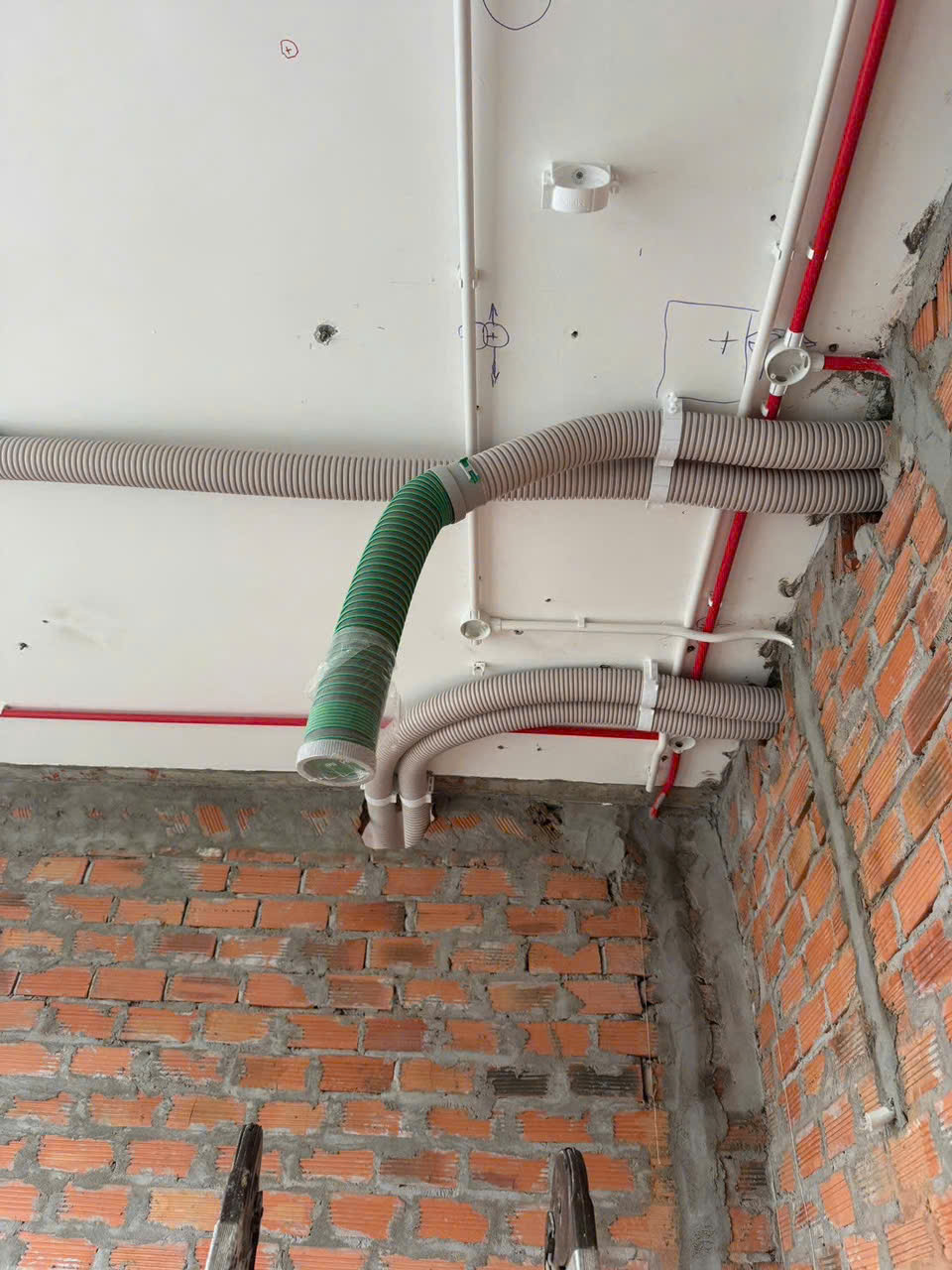 Khảo sát hệ trần Penthouse